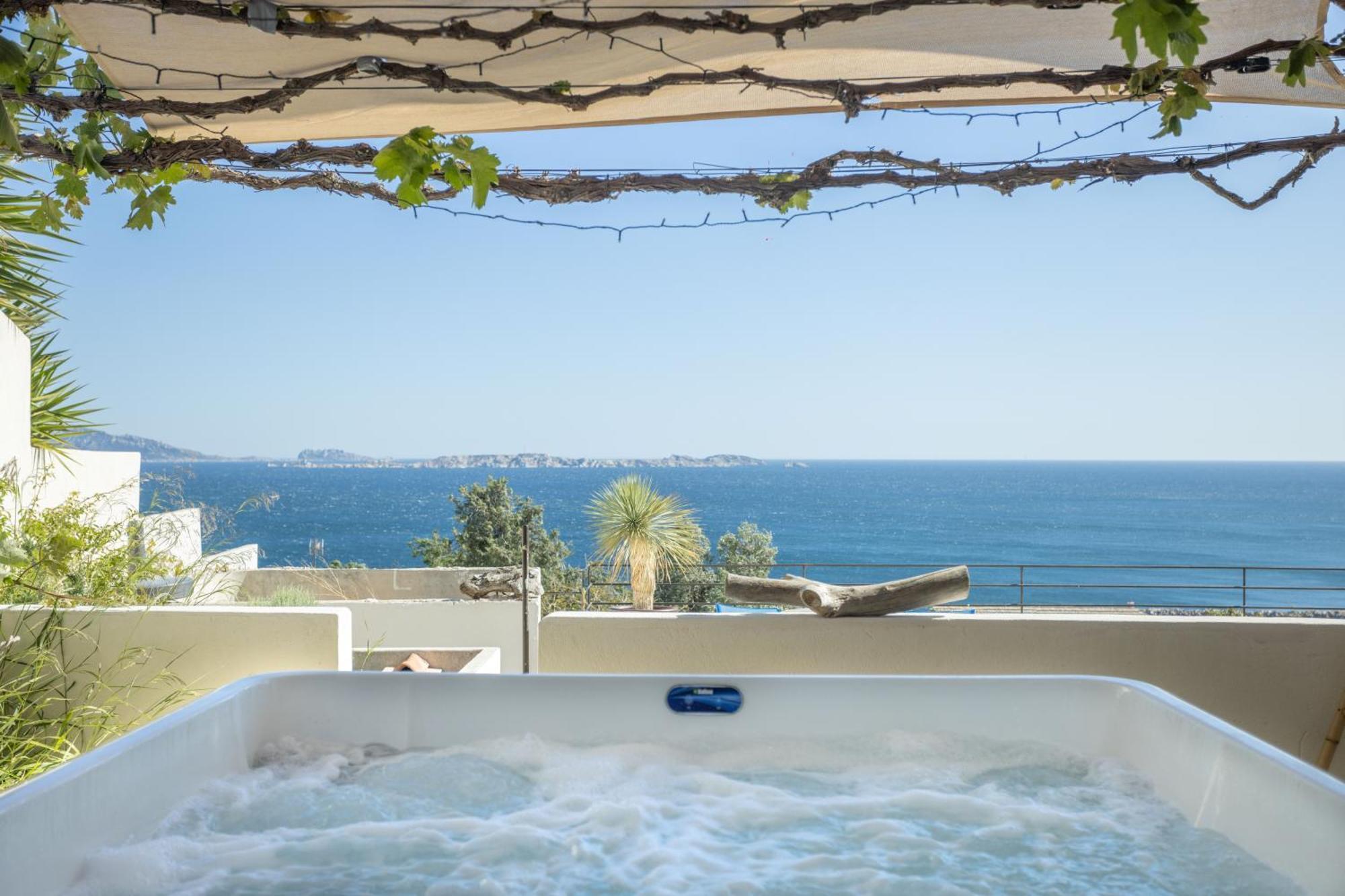 Les Suites Love 3 Spa Vue Mer Piscine Marseille Exterior photo