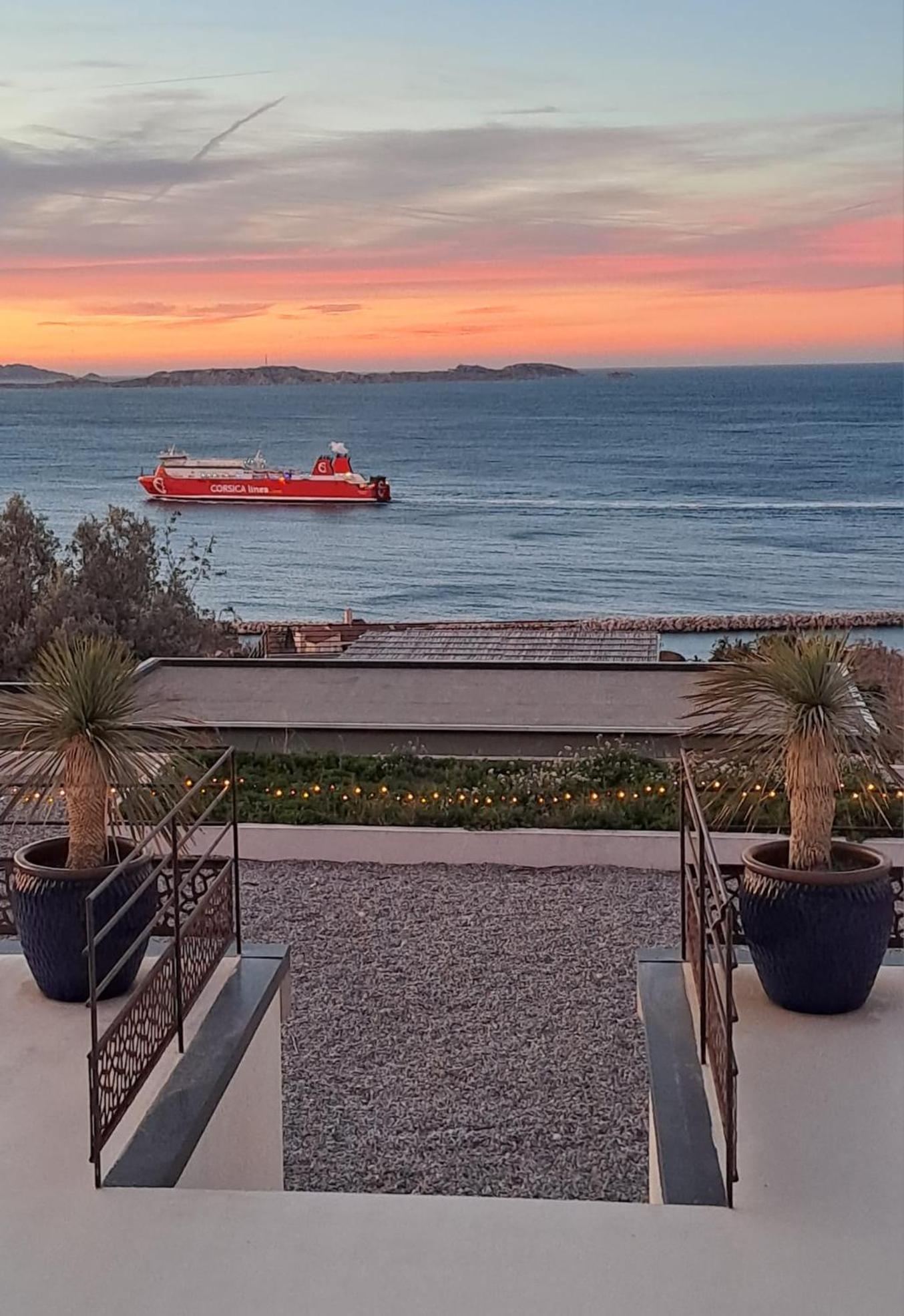Les Suites Love 3 Spa Vue Mer Piscine Marseille Exterior photo